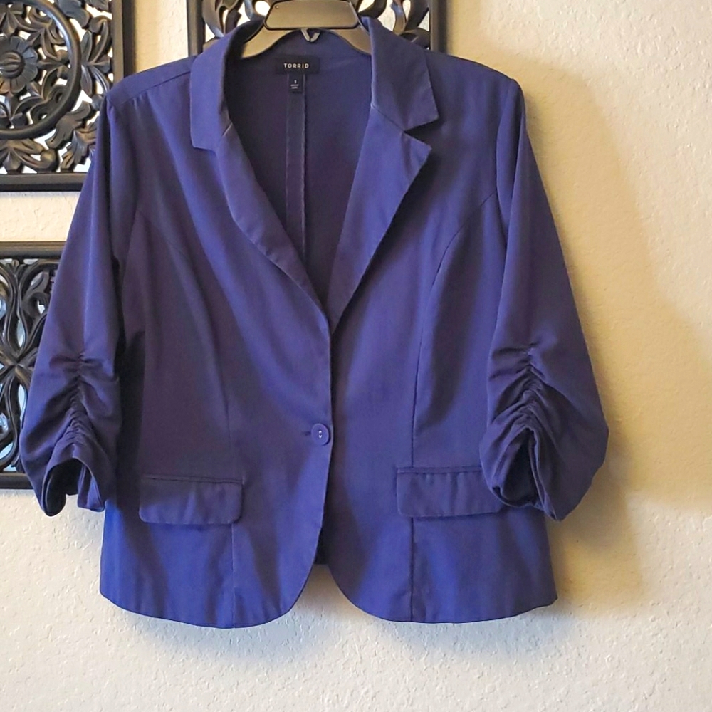 Torrid 3/4 ruched blazer